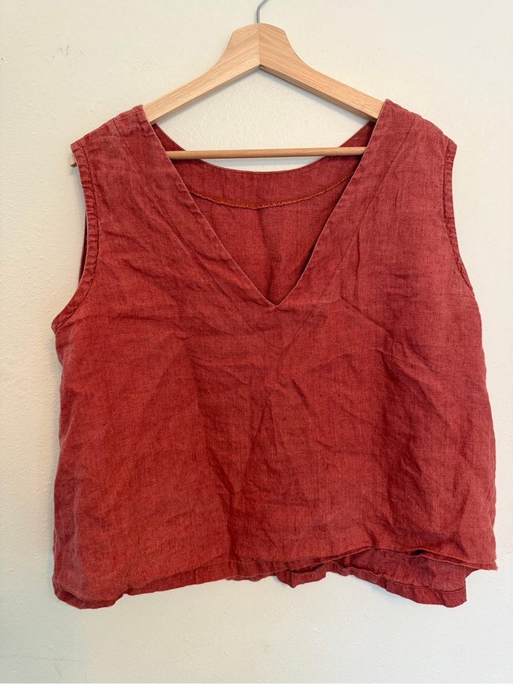 Women's V-Neck 100% Linen Tank Top in Rust Red